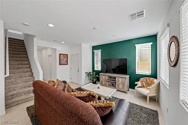 400 Desert Cadence ST, Henderson, NV 89011