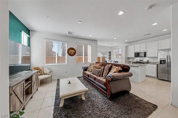 400 Desert Cadence ST, Henderson, NV 89011