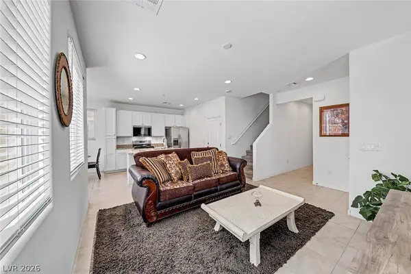 400 Desert Cadence ST, Henderson, NV 89011