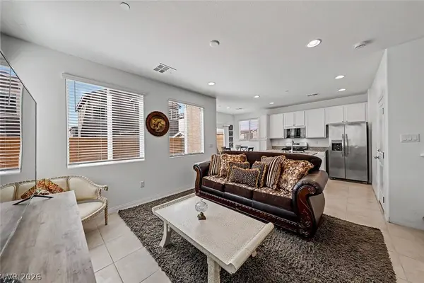 400 Desert Cadence ST, Henderson, NV 89011