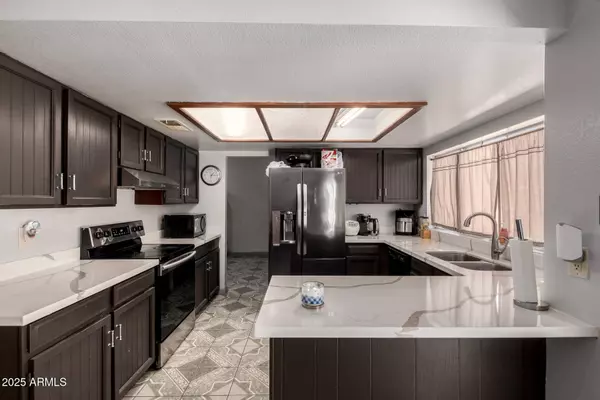 5432 W SUNNYSIDE Drive, Glendale, AZ 85304