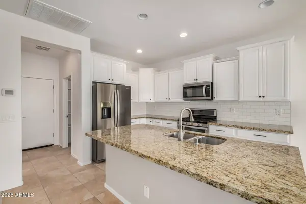 1828 W DESPERADO Way, Phoenix, AZ 85085