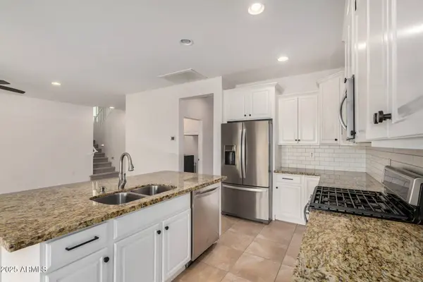 1828 W DESPERADO Way, Phoenix, AZ 85085