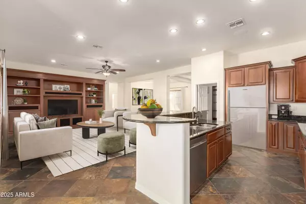 2028 W SKINNER Drive, Phoenix, AZ 85085