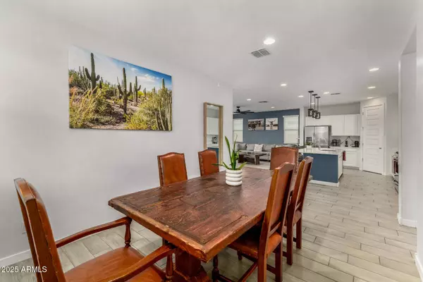 2174 W BURNSIDE Trail, Phoenix, AZ 85085