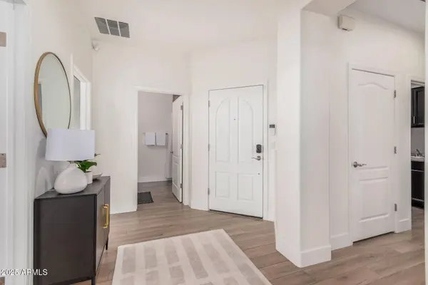 2425 W BRONCO BUTTE Trail #2010, Phoenix, AZ 85085