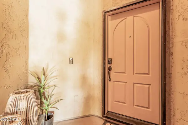 2425 W BRONCO BUTTE Trail #2010, Phoenix, AZ 85085