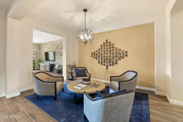 909 W SPUR Drive, Phoenix, AZ 85085