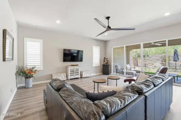 2122 W ROWEL Road, Phoenix, AZ 85085