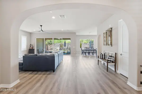 2122 W ROWEL Road, Phoenix, AZ 85085