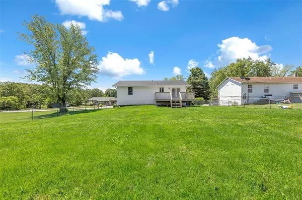 6 E Crestview DR, O'fallon, MO 63366