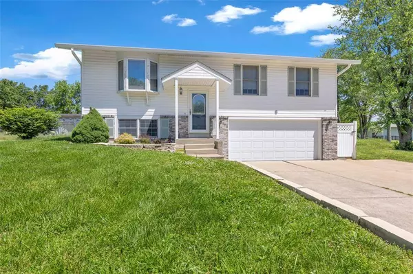 6 E Crestview DR, O'fallon, MO 63366