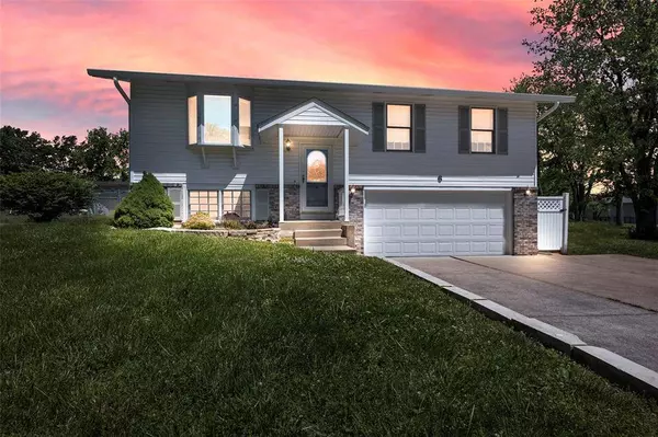 6 E Crestview DR, O'fallon, MO 63366