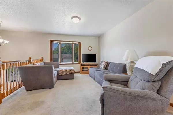 6 E Crestview DR, O'fallon, MO 63366