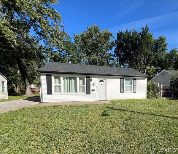 8 McNulty DR, Florissant, MO 63031