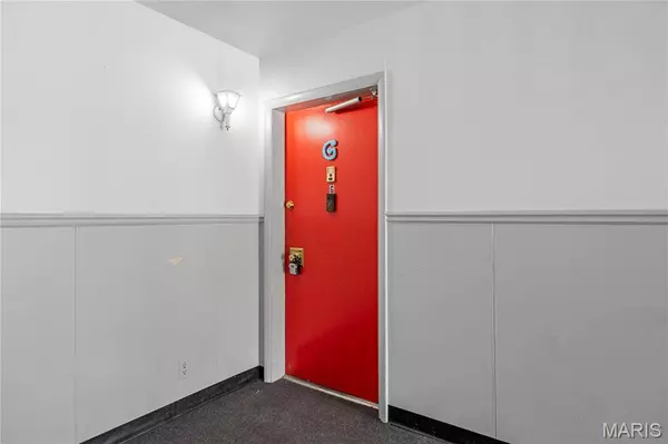 10018 Bunker Hill DR #G, St Louis, MO 63123