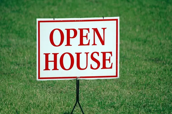 Tips for Buyers: What to Look for in a Property Listing,ACLM Group