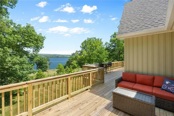 8 Red Cedar Falls LN, Dundee, NY 14837
