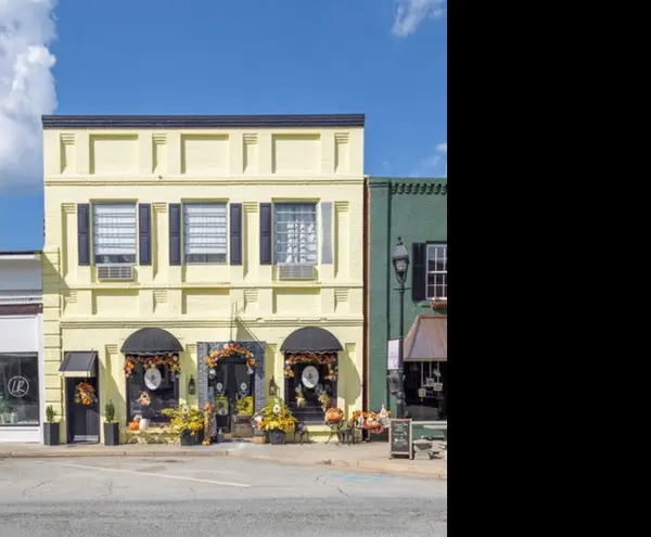 Historic Downtown Edgefield Investment Opportunity: Live, Work, and Prosper in the Heart of Town