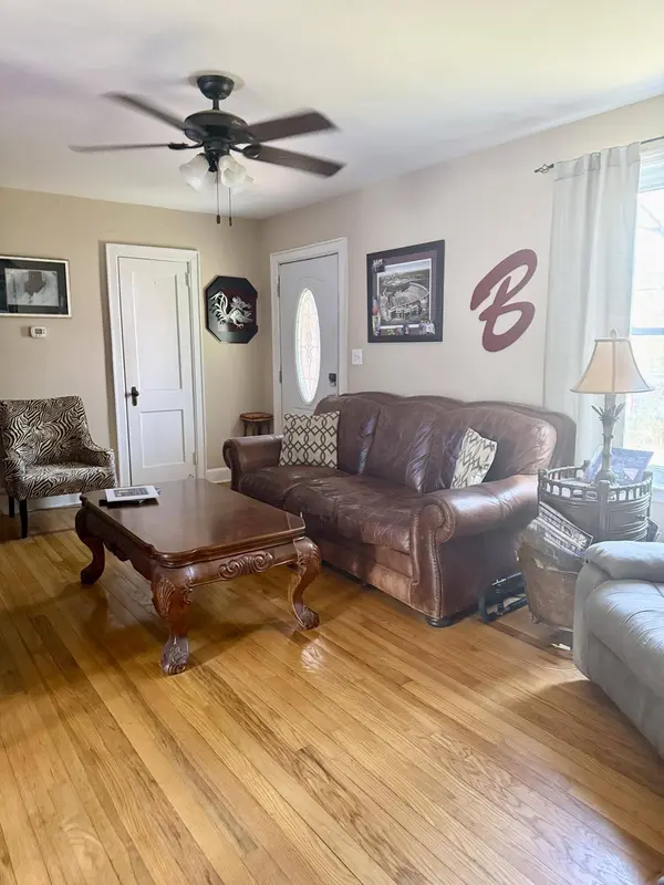 823 Sunset DR, Greenwood, SC 29646