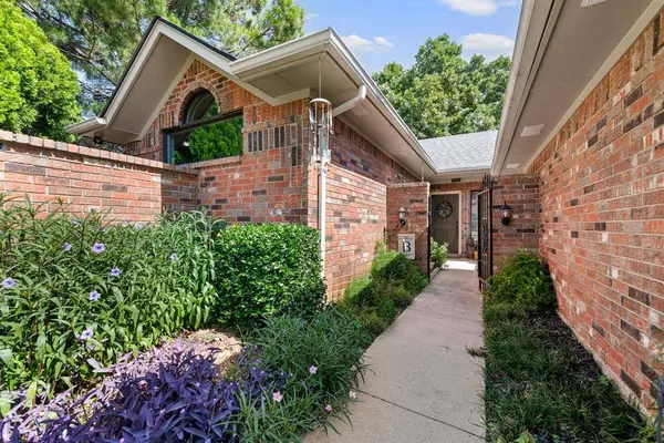 4009 Bradley Lane, Arlington, TX 76017