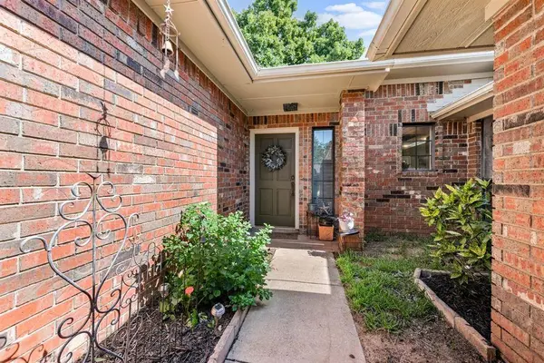 4009 Bradley Lane, Arlington, TX 76017