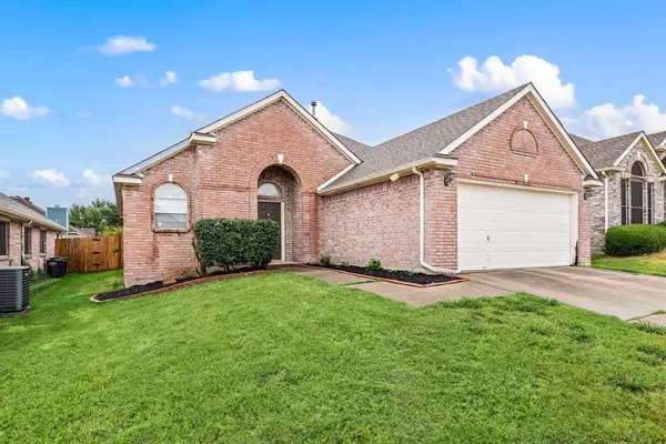 4932 Dougal Avenue, Fort Worth, TX 76137