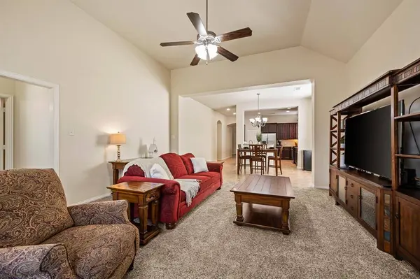 613 Ricochet Drive, Fort Worth, TX 76131