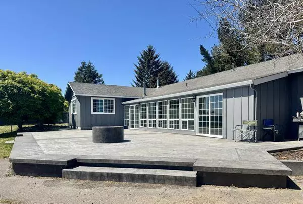 1770 Tompkins Hill RD, Fortuna, CA 95540