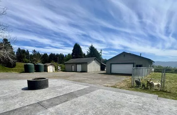 1770 Tompkins Hill RD, Fortuna, CA 95540