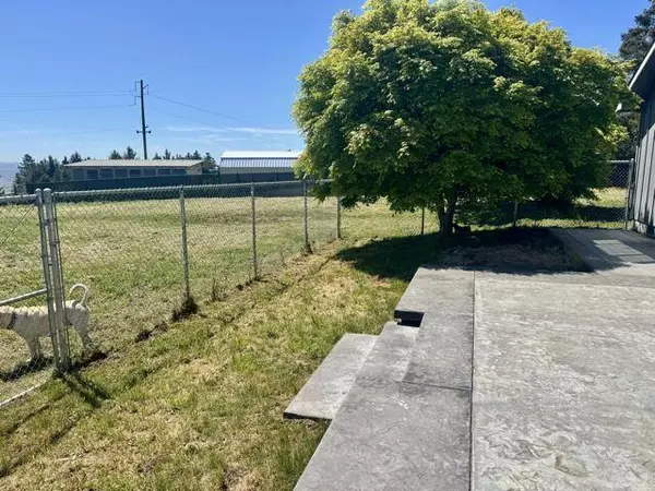 1770 Tompkins Hill RD, Fortuna, CA 95540