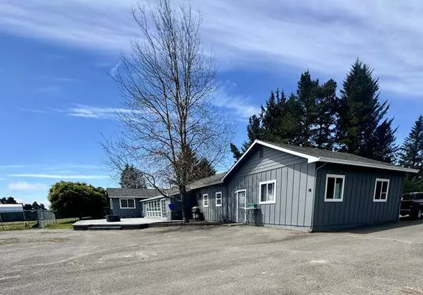 1770 Tompkins Hill RD, Fortuna, CA 95540