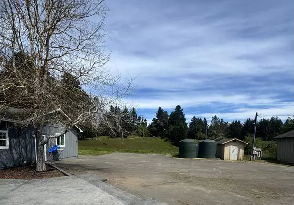 1770 Tompkins Hill RD, Fortuna, CA 95540