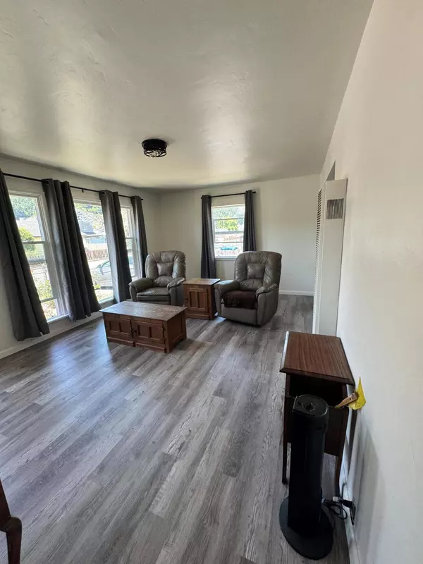 350 2nd AVE, Rio Dell, CA 95562