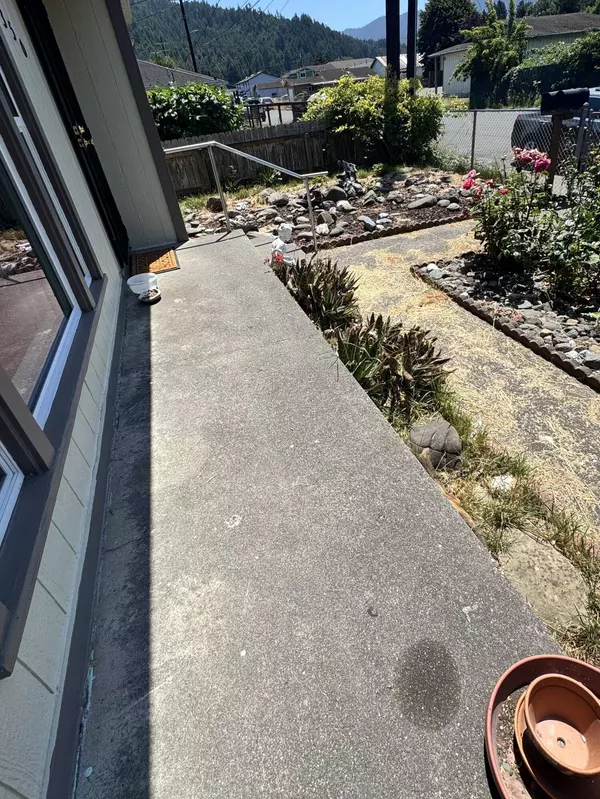 350 2nd AVE, Rio Dell, CA 95562