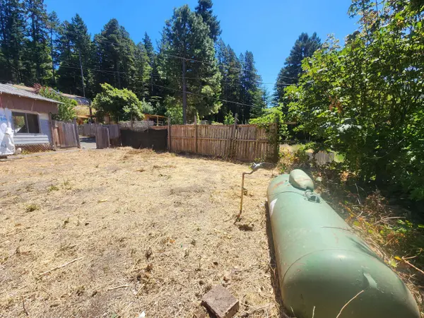 69 Spring ST, Weott, CA 95571