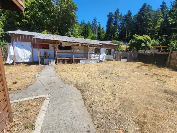 69 Spring ST, Weott, CA 95571