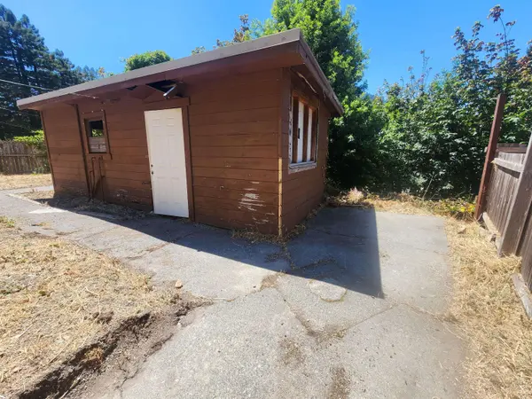 69 Spring ST, Weott, CA 95571