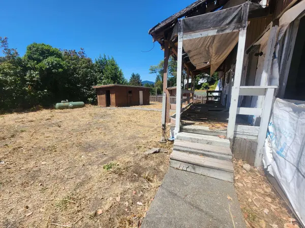69 Spring ST, Weott, CA 95571