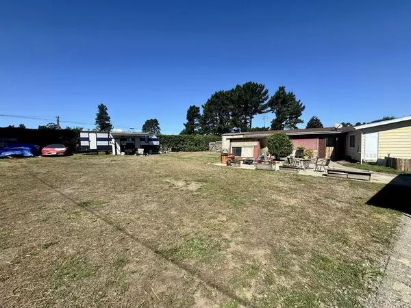 3239 Klein LN, Hydesville, CA 95547