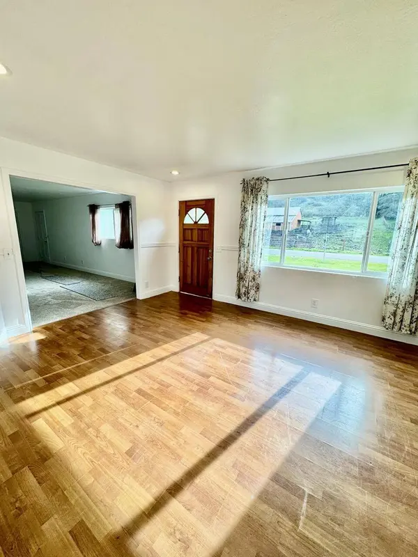 106 Ogle AVE, Rio Dell, CA 95562
