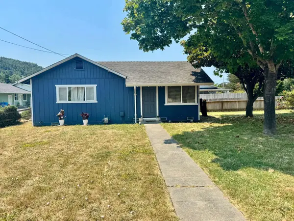 140 River ST, Rio Dell, CA 95562