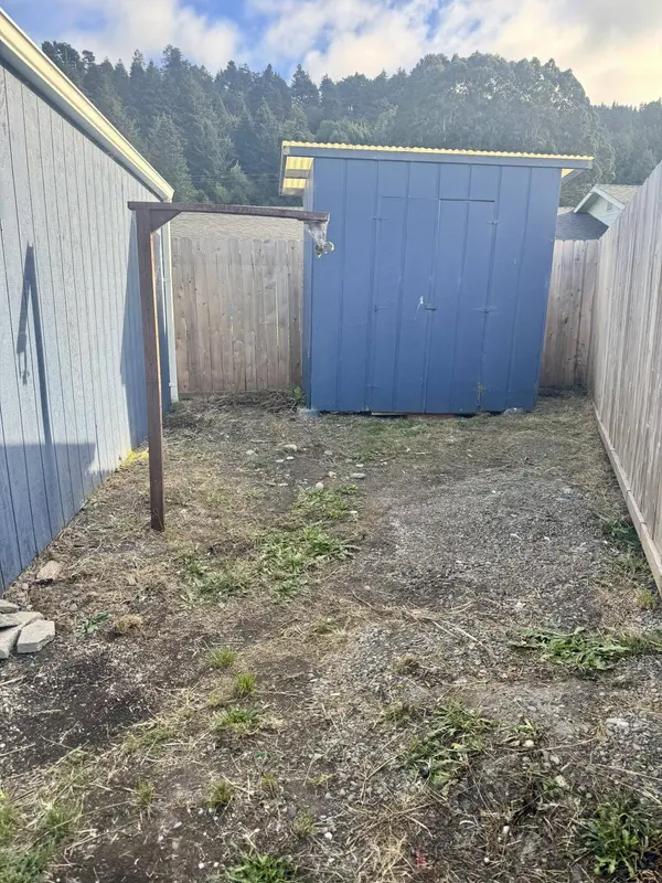 140 River ST, Rio Dell, CA 95562