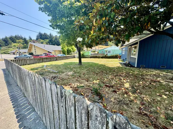 140 River ST, Rio Dell, CA 95562