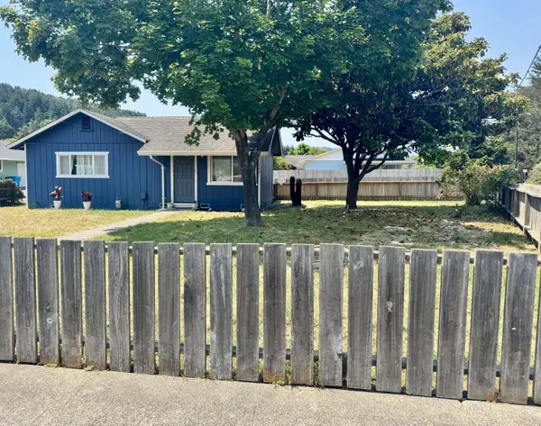 140 River ST, Rio Dell, CA 95562