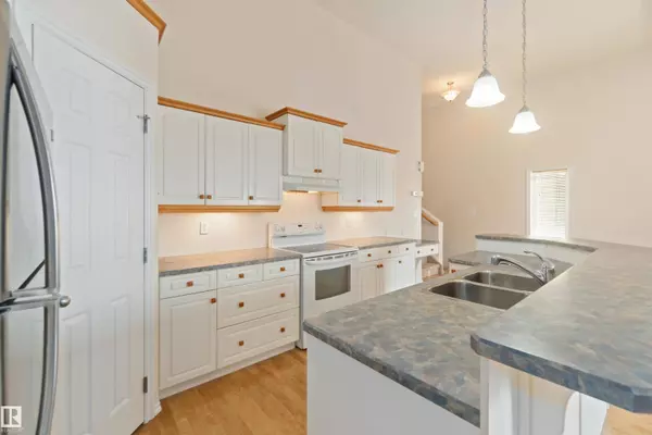 8315 172 Ave NW NW, Edmonton, AB T5Z 3M1