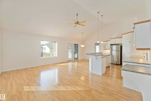 8315 172 Ave NW NW, Edmonton, AB T5Z 3M1