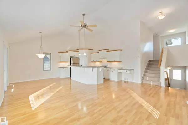 8315 172 Ave NW NW, Edmonton, AB T5Z 3M1