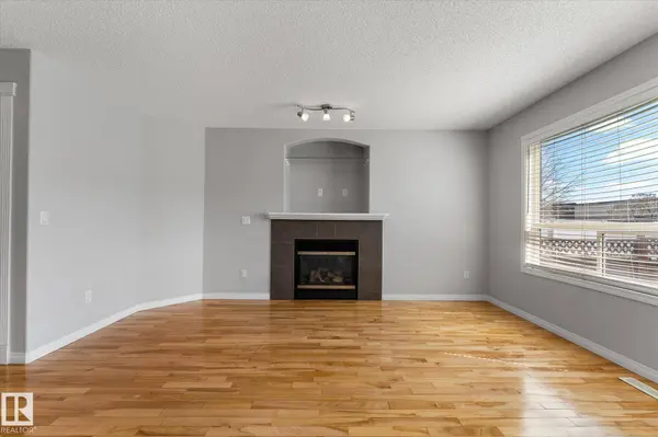143 Westwood LN, Fort Saskatchewan, AB T8L 4N8