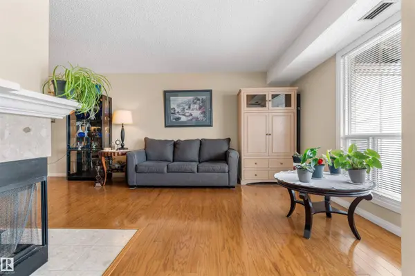 2324 151 AV NW NW, Edmonton, AB T5Y 2L1